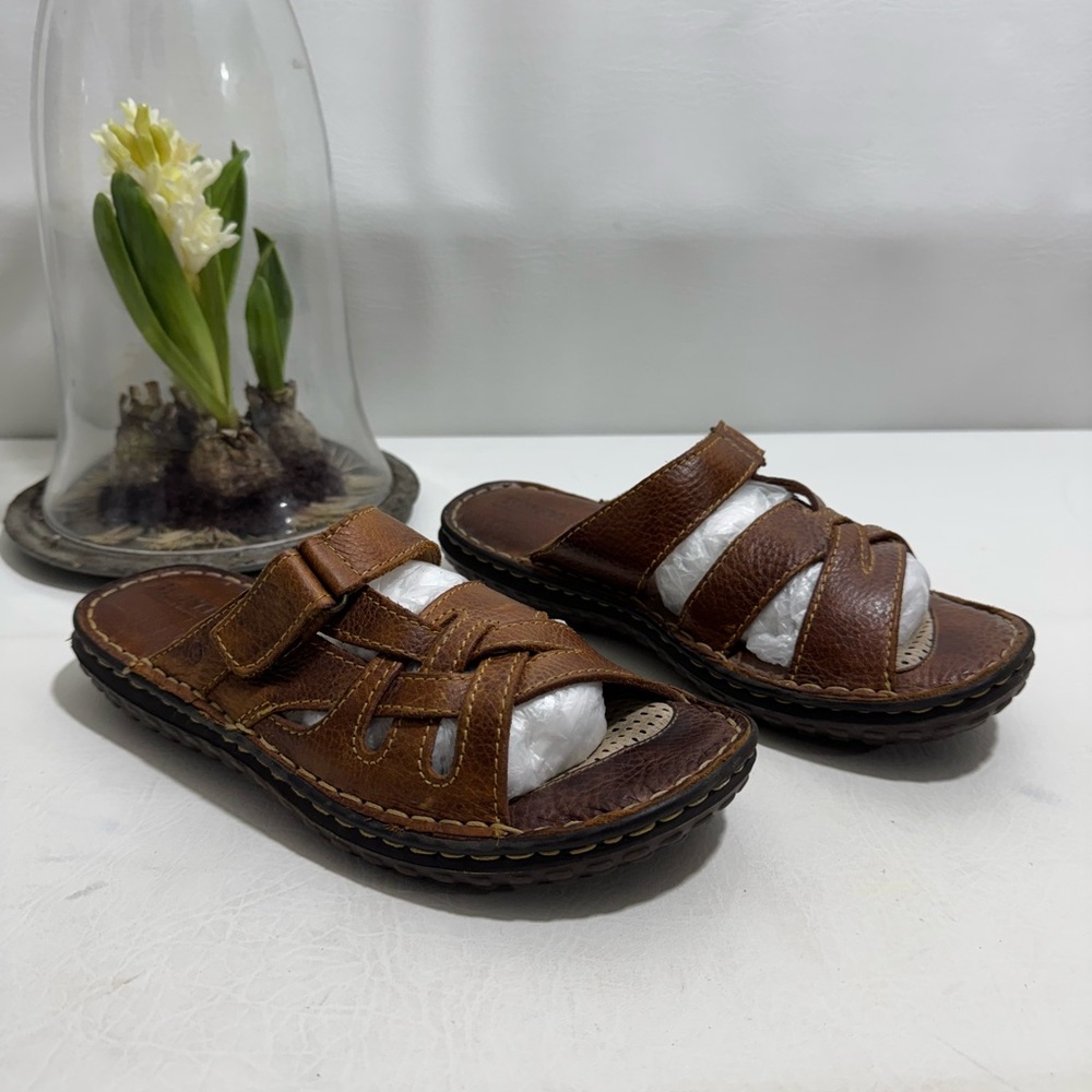 Born slip on Sandals